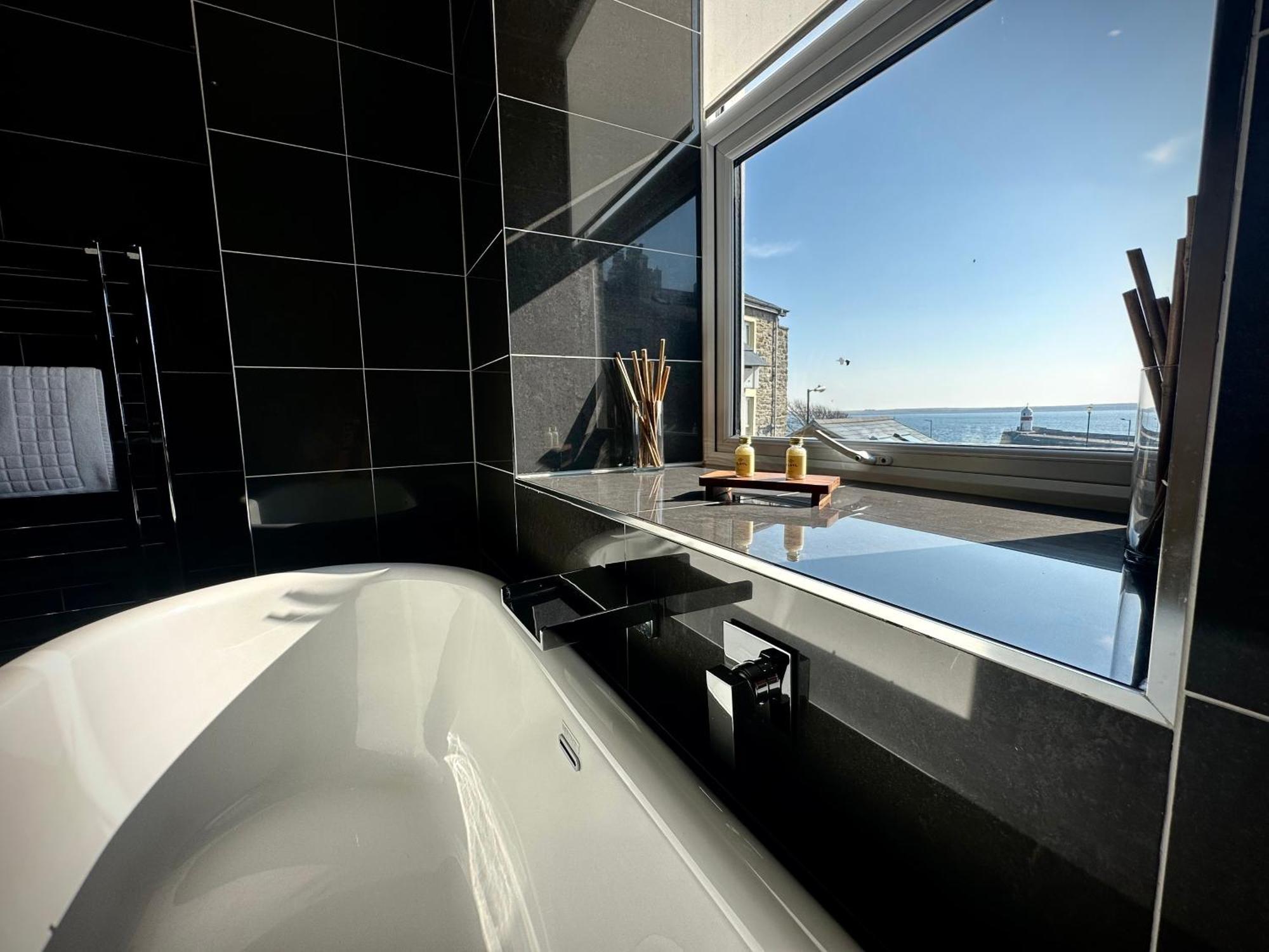 Halvard Apartments At Castletown Bagian luar foto
