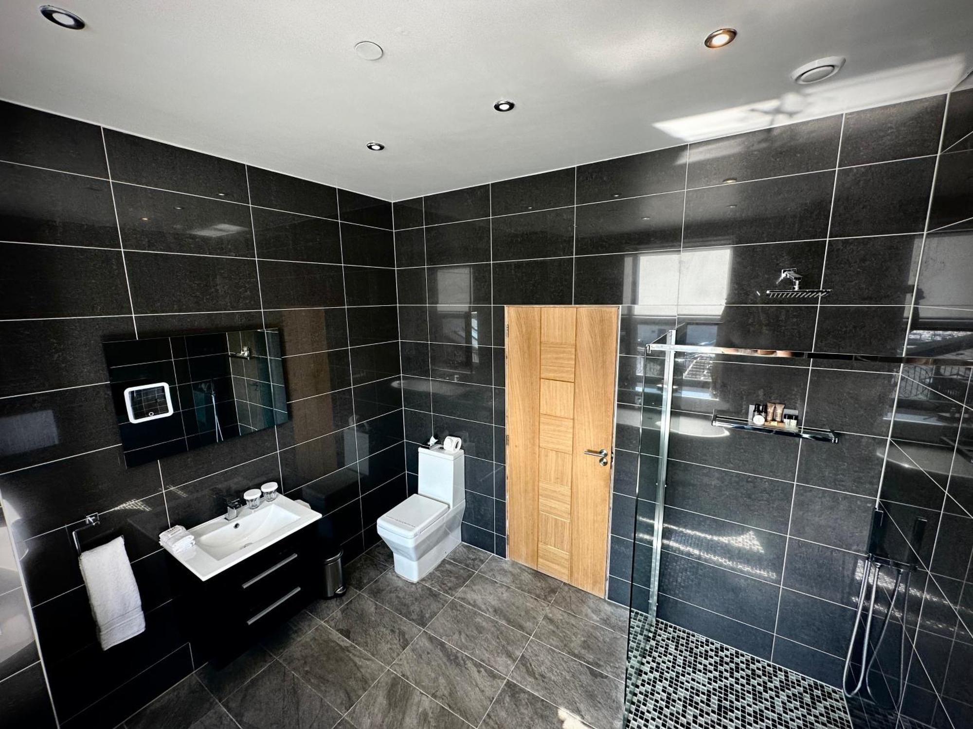 Halvard Apartments At Castletown Bagian luar foto