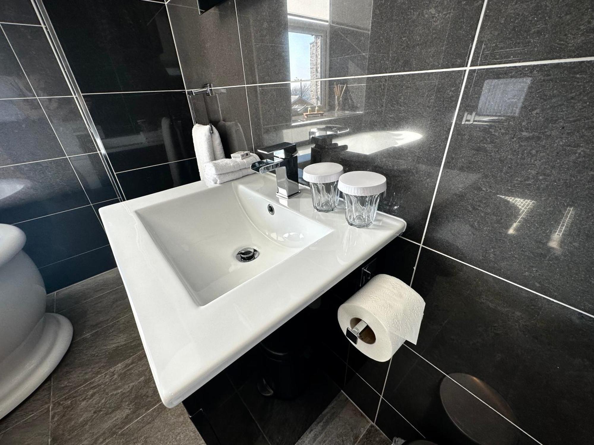 Halvard Apartments At Castletown Bagian luar foto